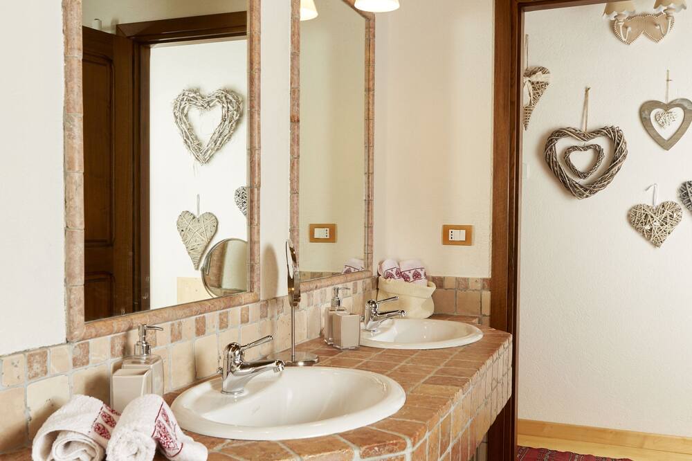 Photo of Bathroom in Aymavilles