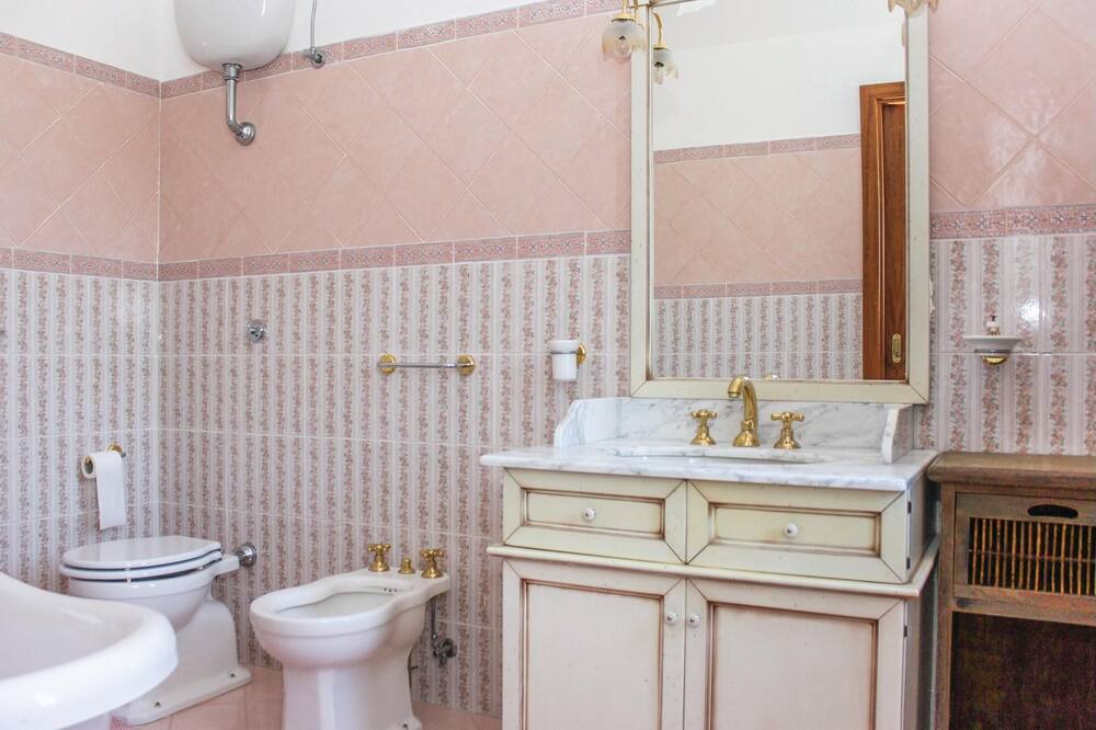 Photo of Bathroom in Perdifumo