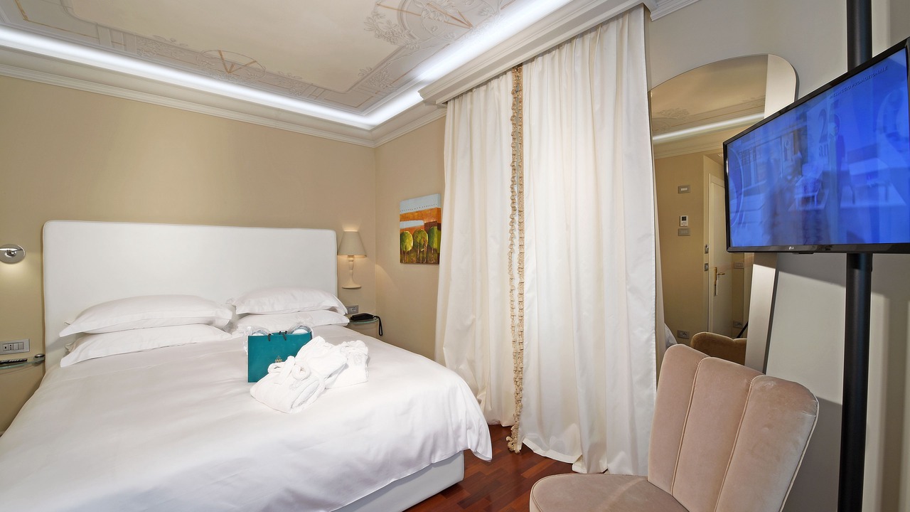 Photo of Bedroom in Monforte d'Alba