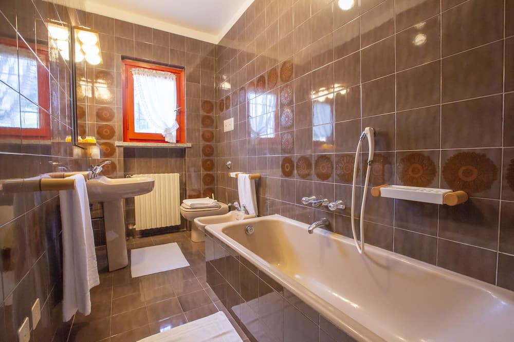 Photo of Bathroom in Lesa