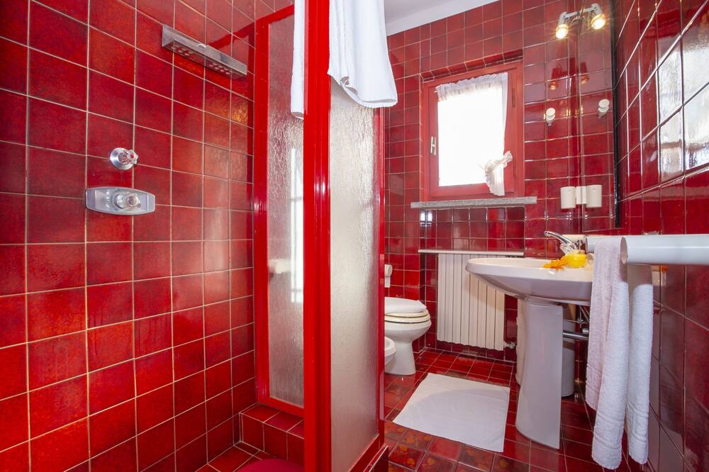 Photo of Bathroom in Lesa