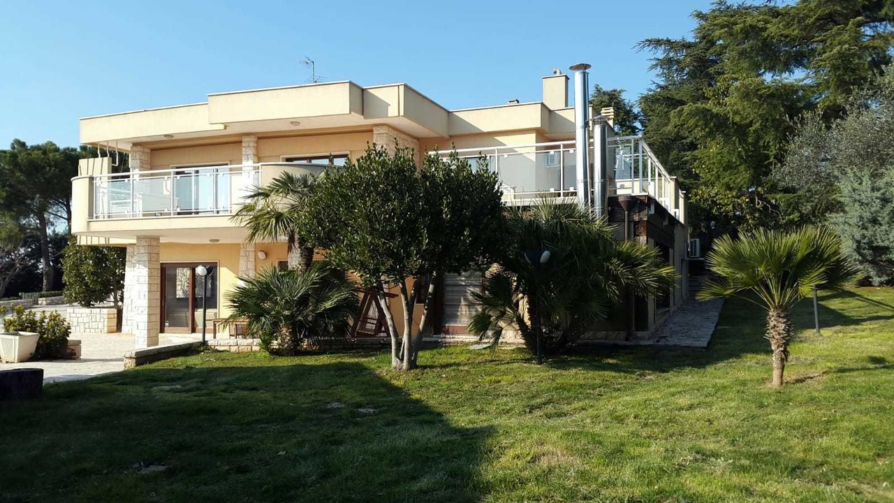 Photo of Outdoor in Alcanterini