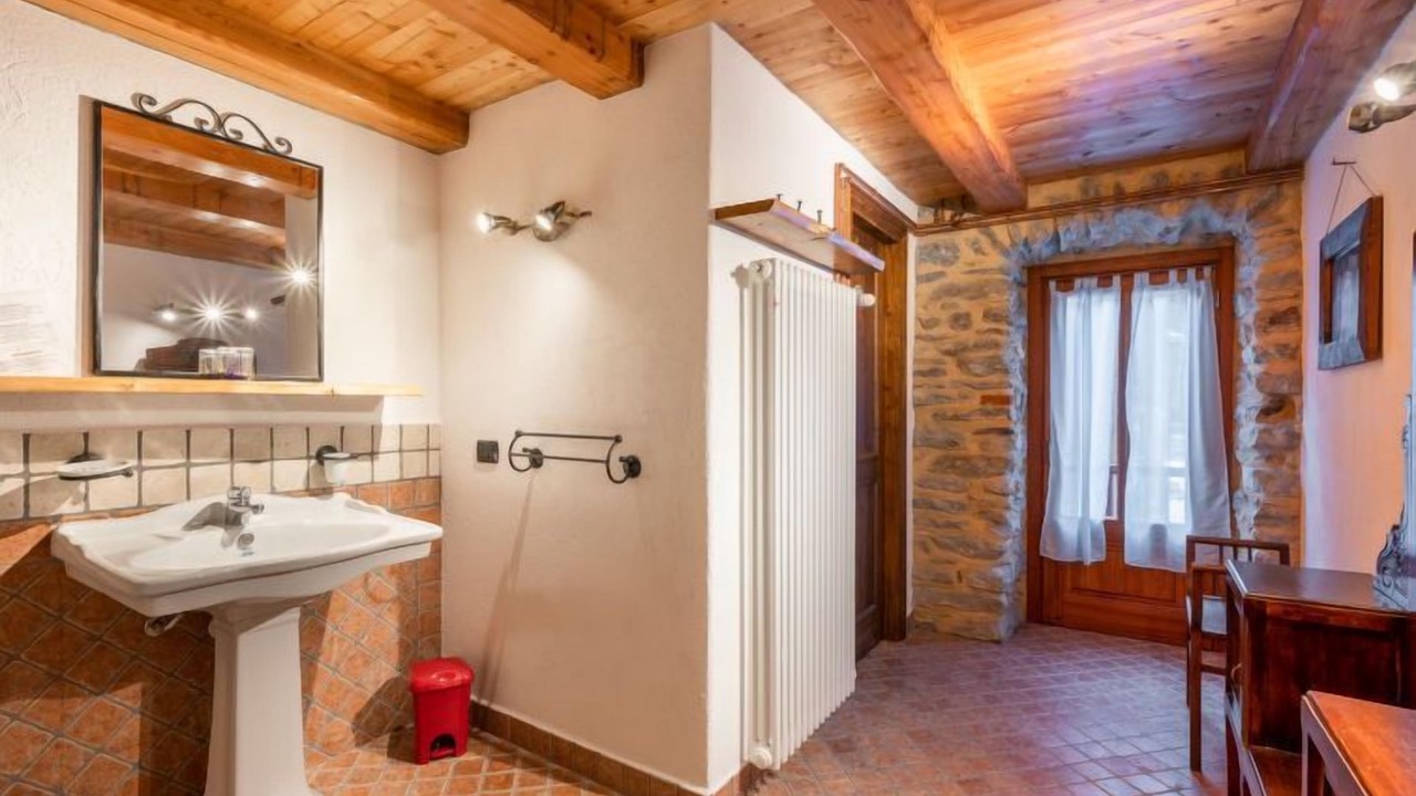 Photo of Bathroom in Noasca