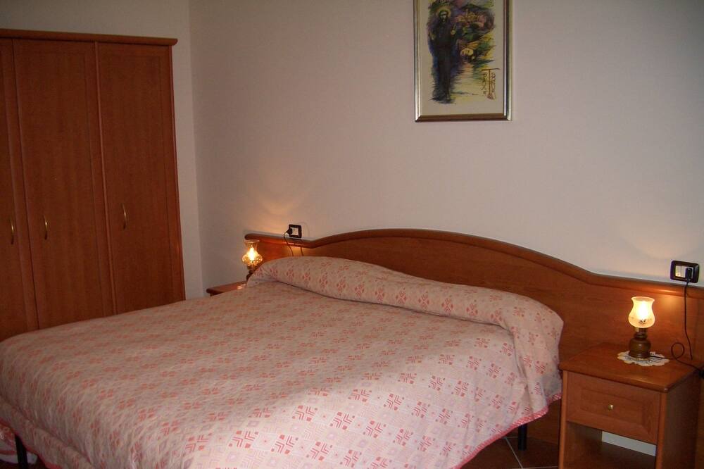 Photo of Bedroom in Preci