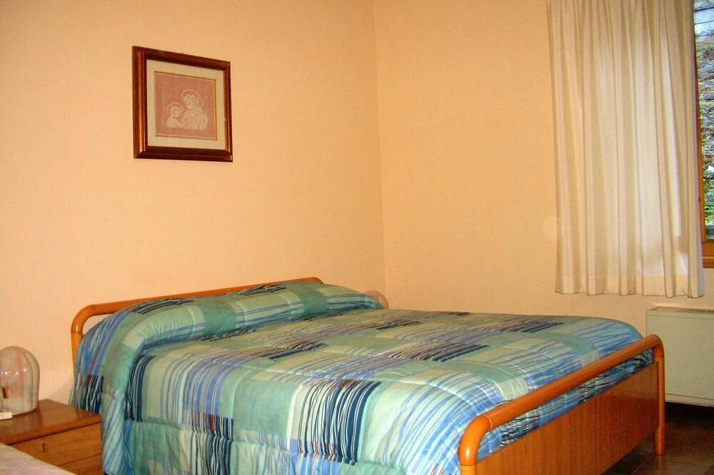 Photo of Bedroom in Preci