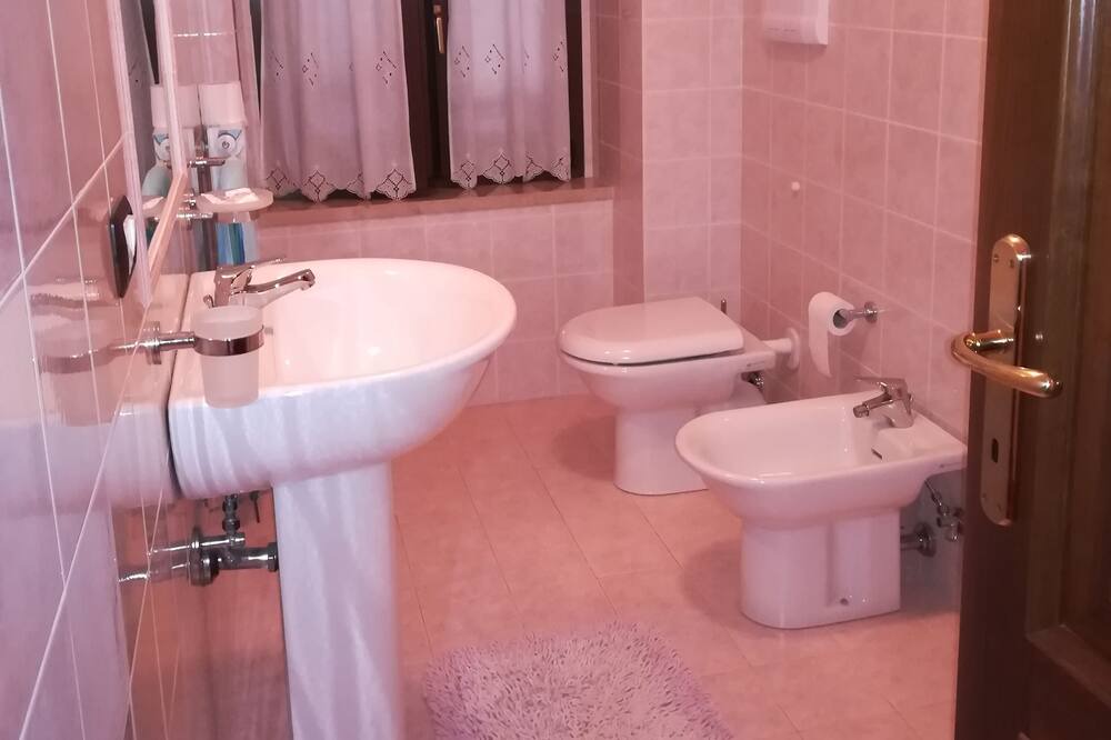 Photo of Bathroom in Preci