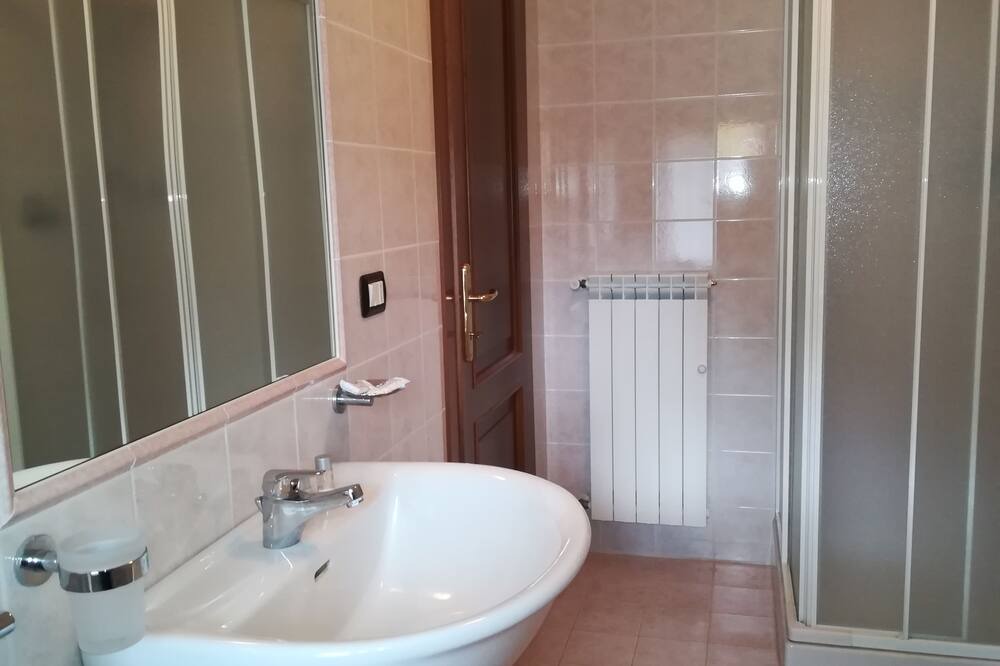 Photo of Bathroom in Preci