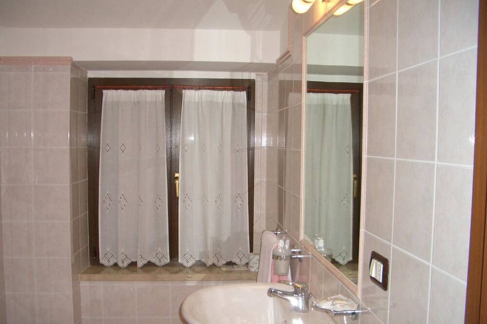 Photo of Bathroom in Preci