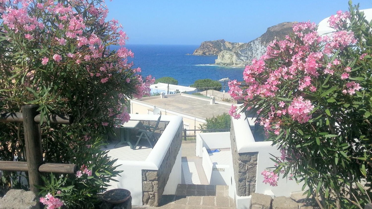 Photo of Patio Balcony in Le Forna