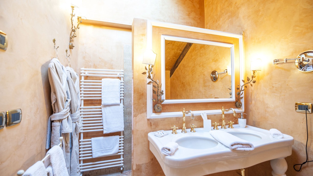 Photo of Bathroom in Ronzone