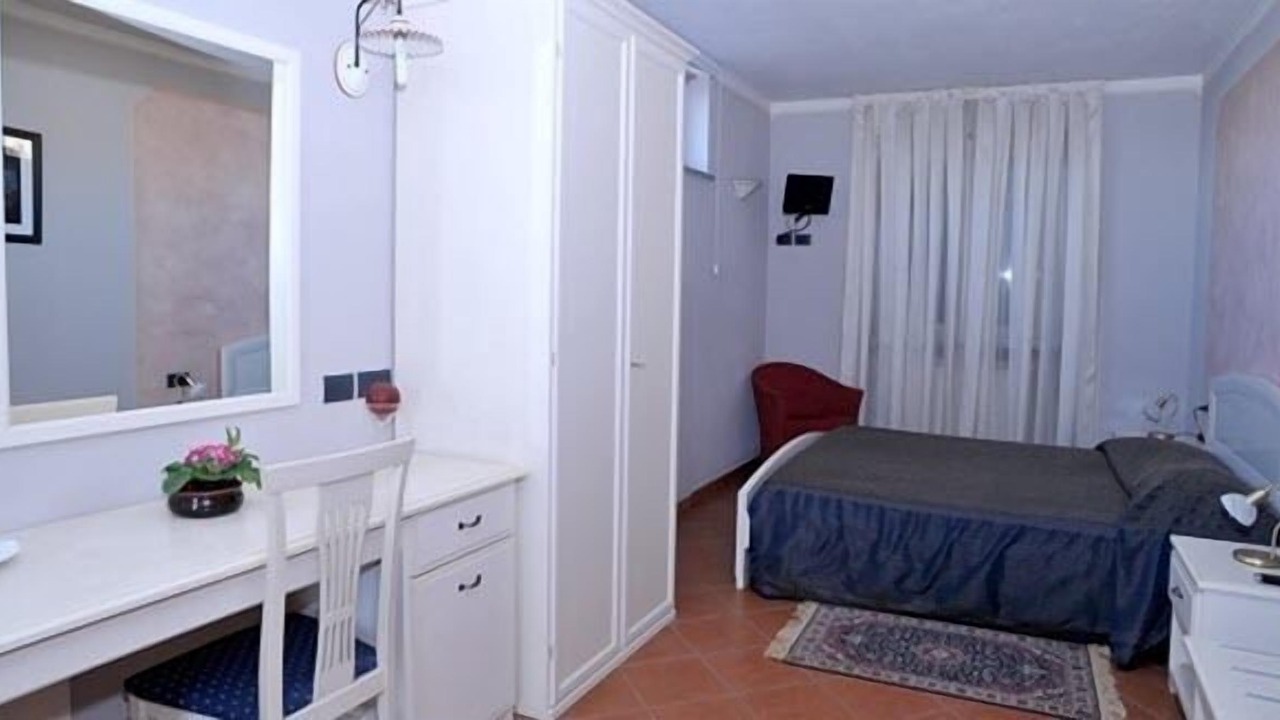 Photo of Bedroom in Montegrosso dʼAsti