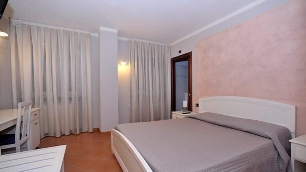 Photo of Bedroom in Montegrosso dʼAsti