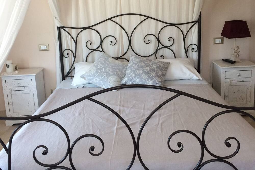 Photo of Bedroom in Molare