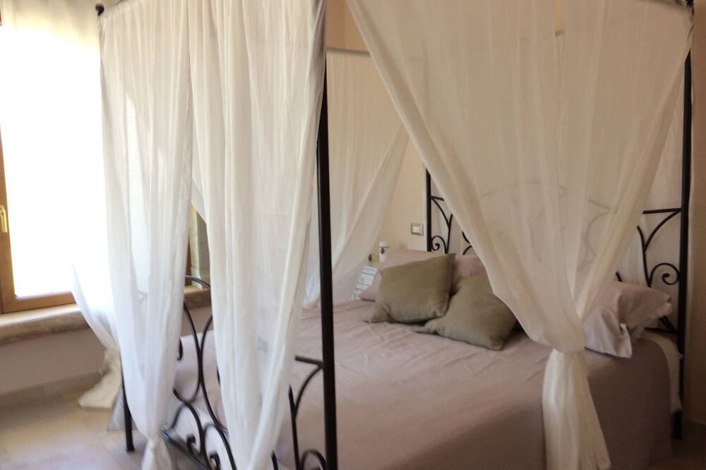 Photo of Bedroom in Molare