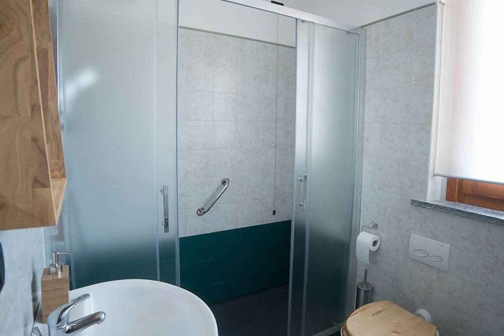 Photo of Bathroom in Saint-Pierre