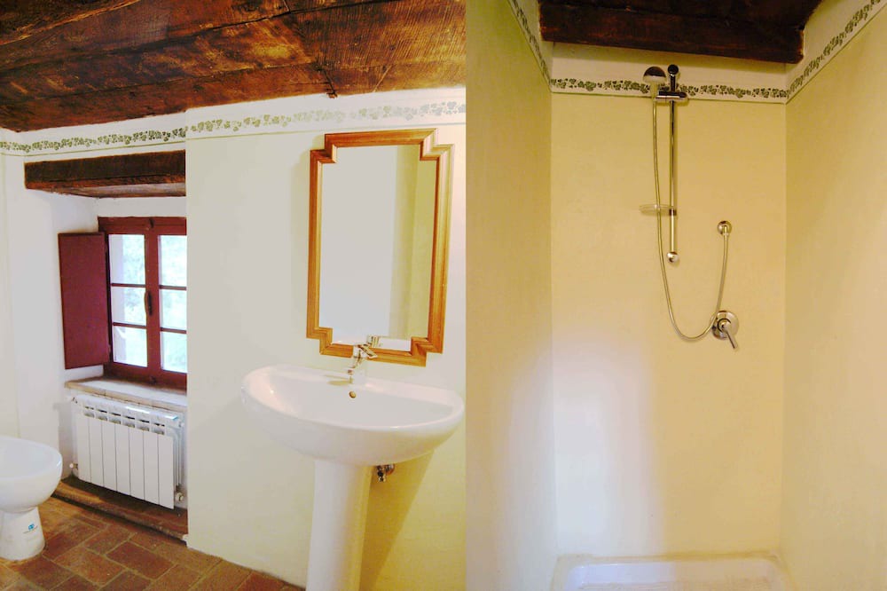 Photo of Bathroom in Camporgiano