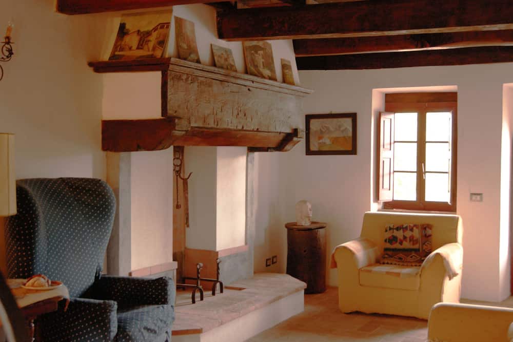 Photo of Livingroom in Camporgiano