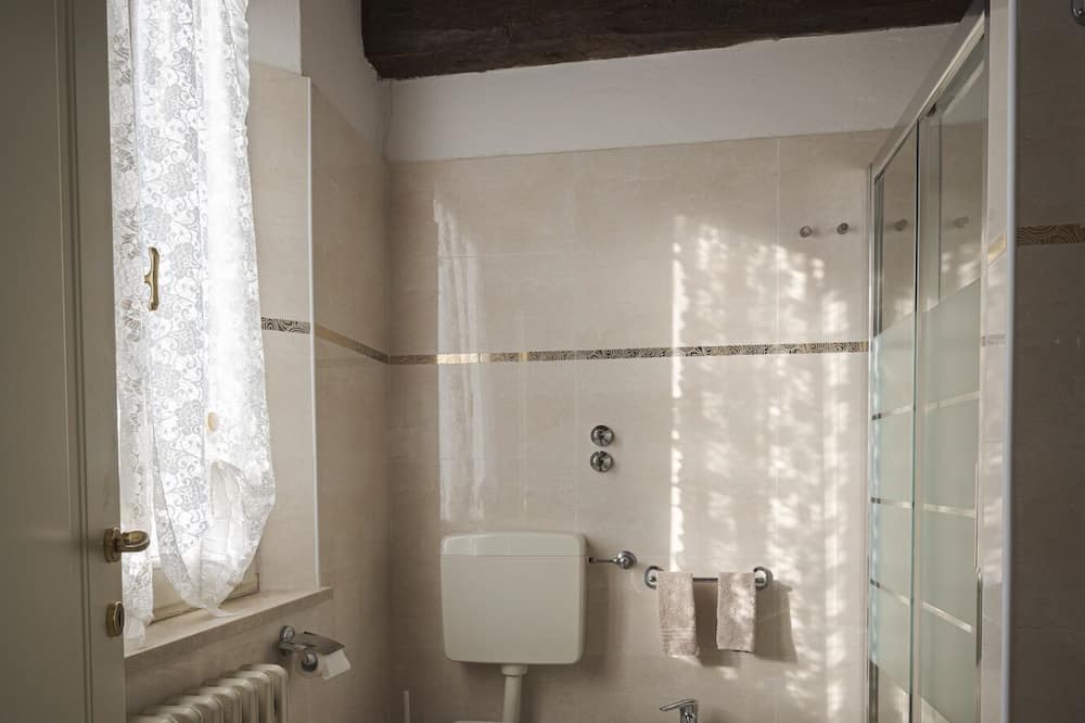 Photo of Bathroom in Torrile