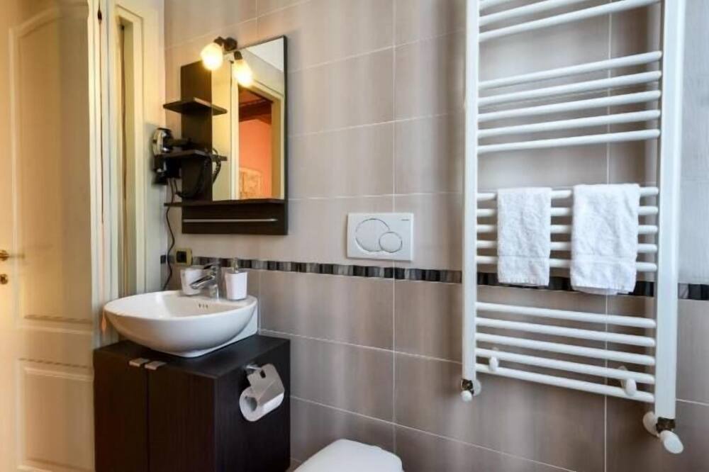 Photo of Bathroom in Torrile