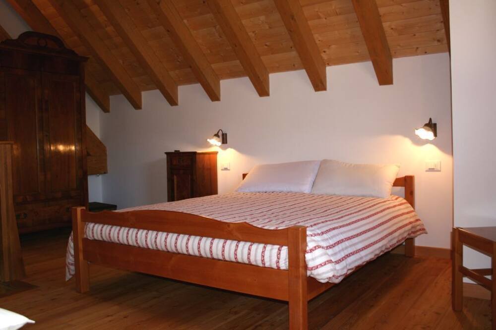 Photo of Bedroom in Comeglians