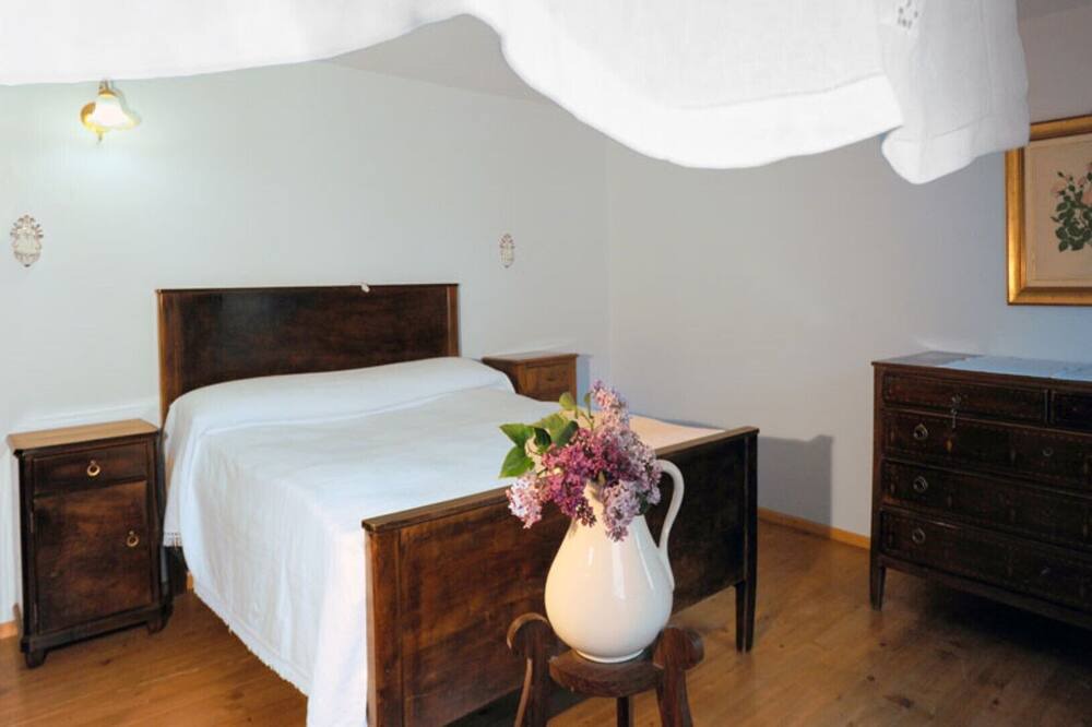 Photo of Bedroom in Comeglians