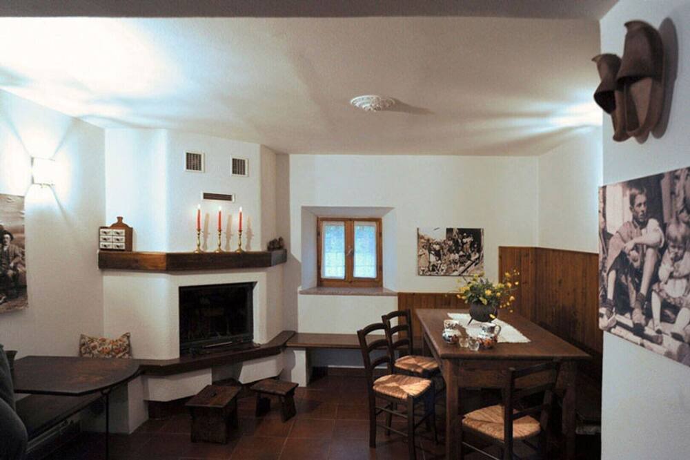 Photo of Livingroom in Comeglians