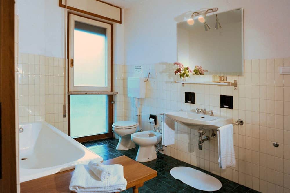 Photo of Bathroom in Comeglians