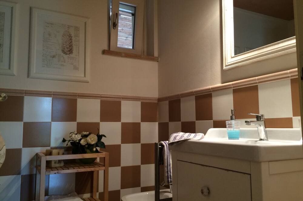 Photo of Bathroom in Montoro