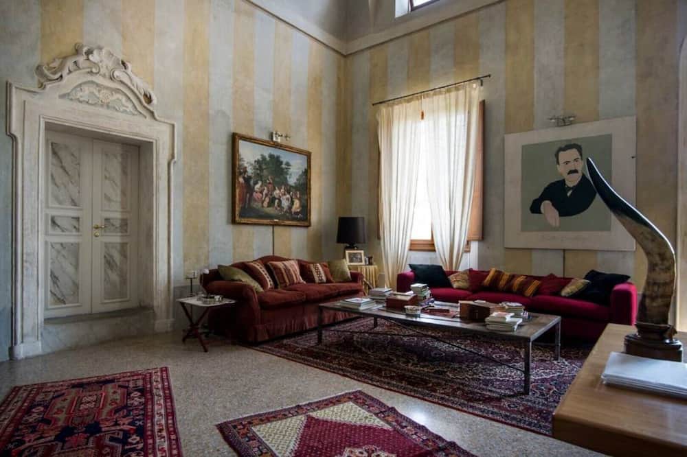 Photo of Livingroom in Massa Castello