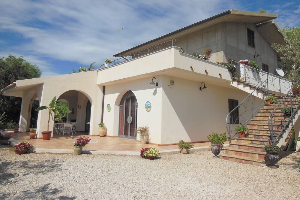 Photo of Outdoor in Camastra