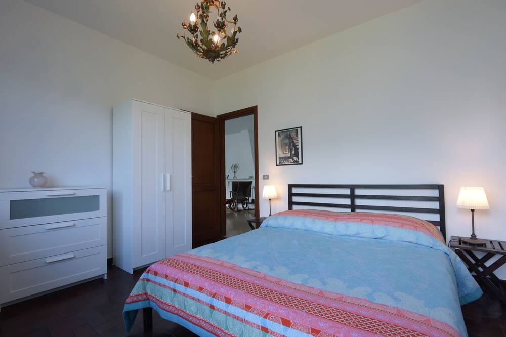 Photo of Bedroom in Tronzano Lago Maggiore
