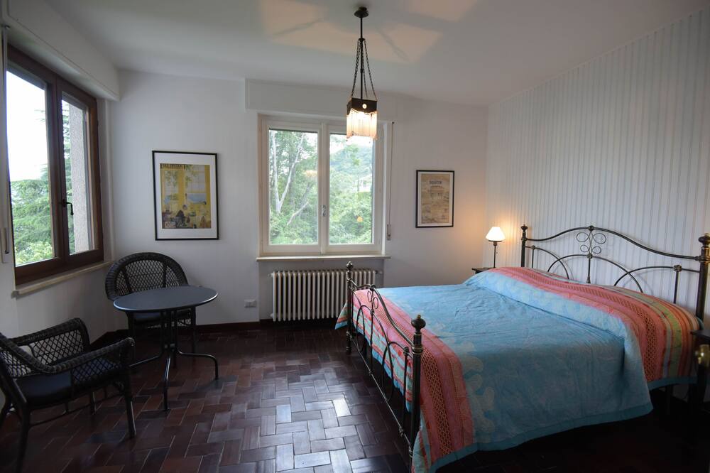 Photo of Bedroom in Tronzano Lago Maggiore