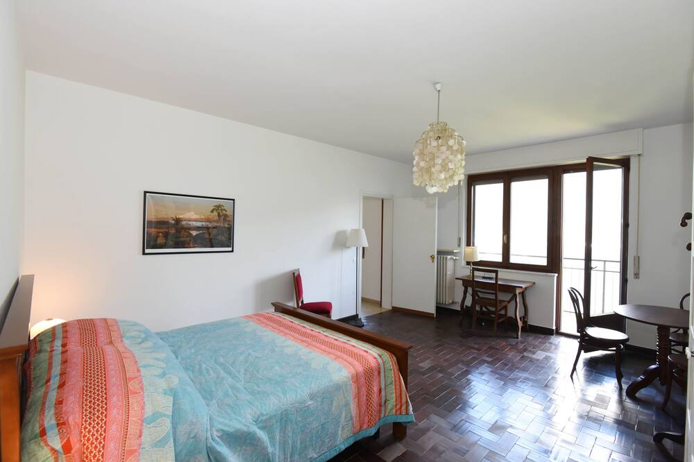 Photo of Bedroom in Tronzano Lago Maggiore
