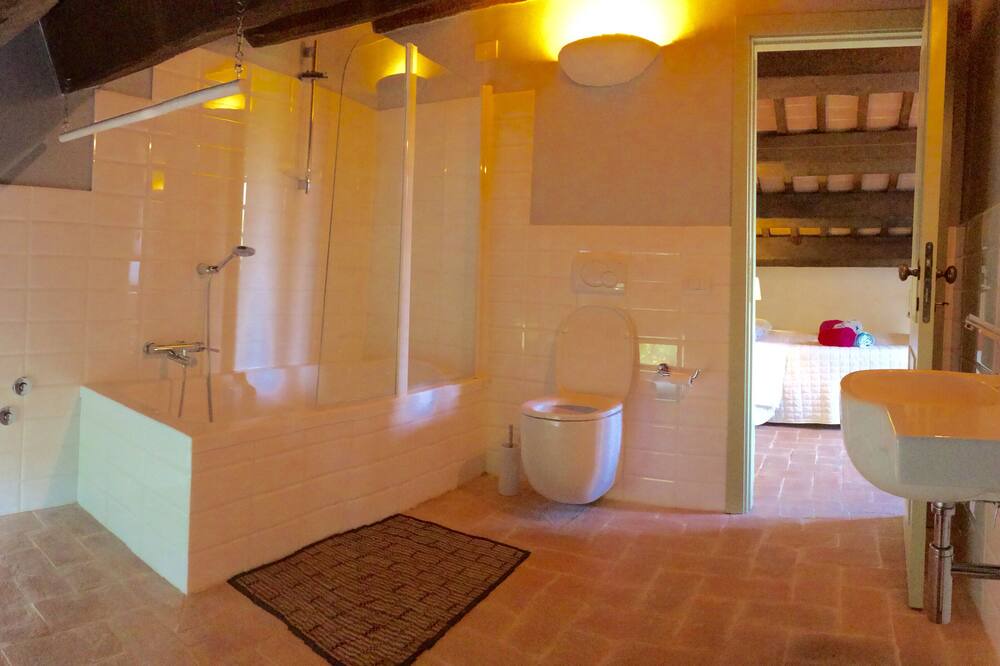 Photo of Bathroom in Amandola