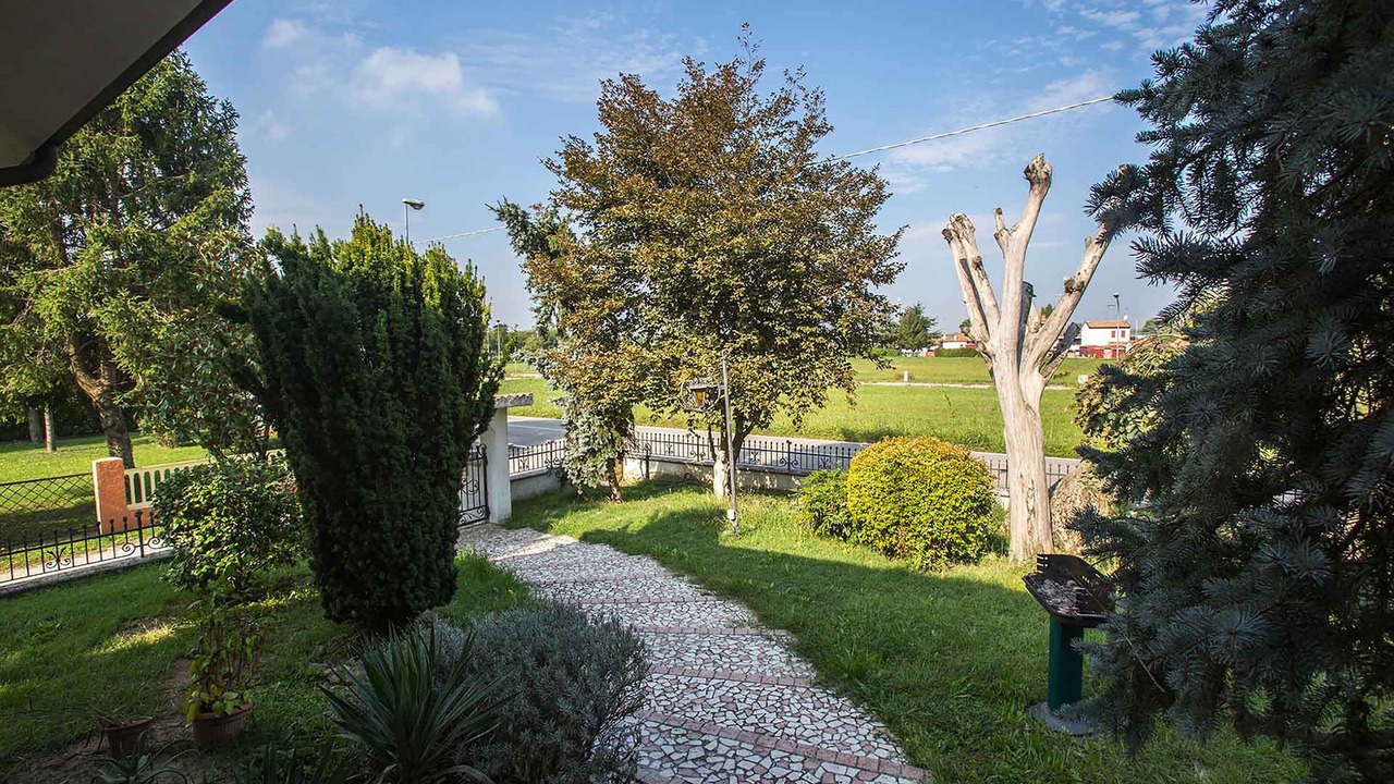 Photo of Outdoor in Berra