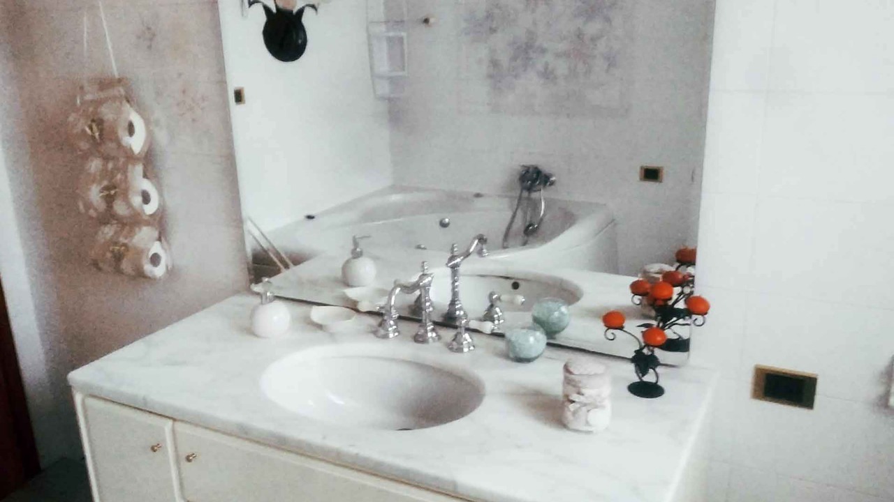 Photo of Bathroom in Berra
