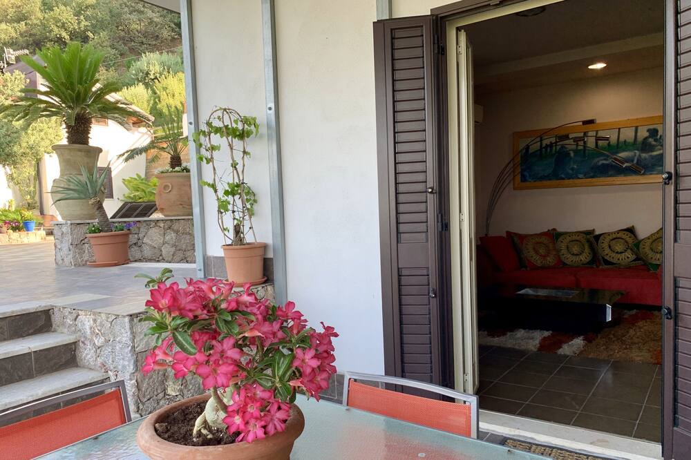 Photo of Patio Balcony in Mitogio