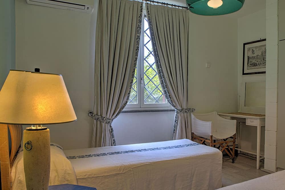 Photo of Bedroom in Zona XLV Castel di Guido