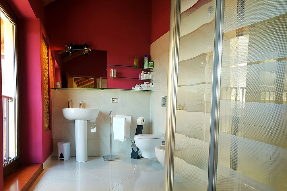 Photo of Bathroom in Mango