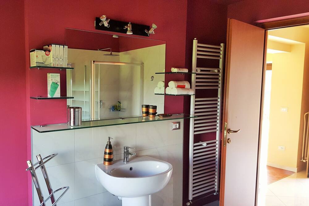 Photo of Bathroom in Mango