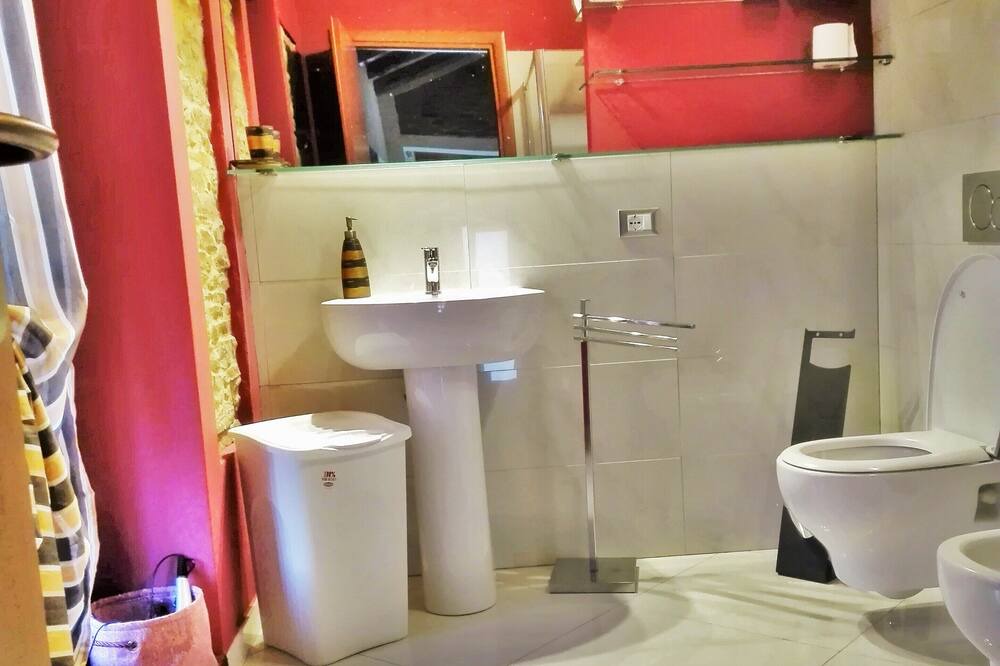 Photo of Bathroom in Mango