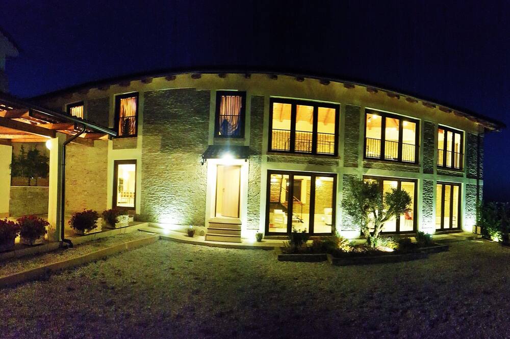 Photo of Outdoor in Mango