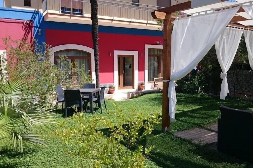 Photo of Outdoor in Alcanterini
