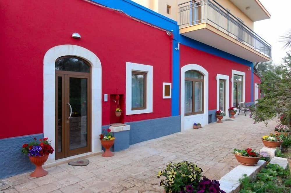 Photo of Outdoor in Alcanterini