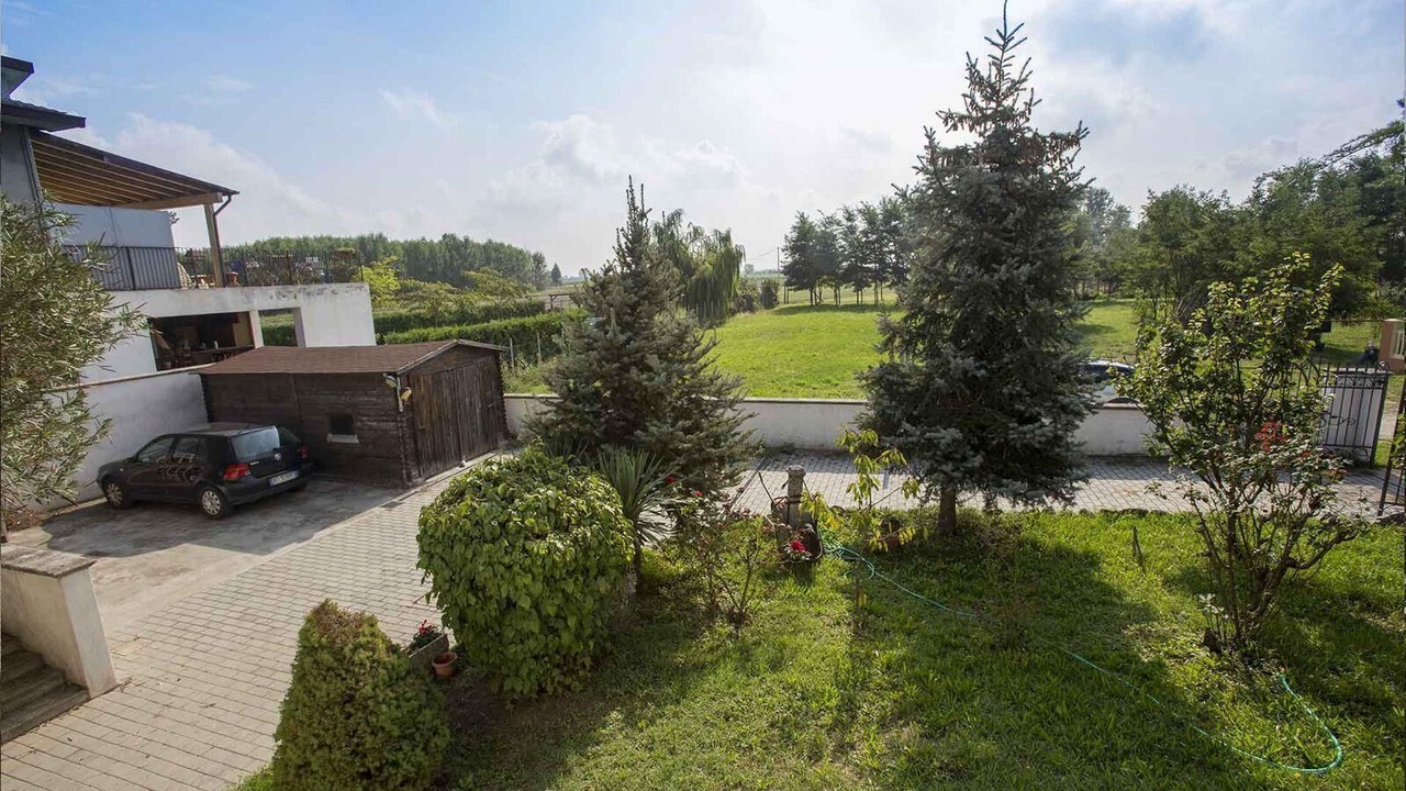 Photo of Outdoor in Berra