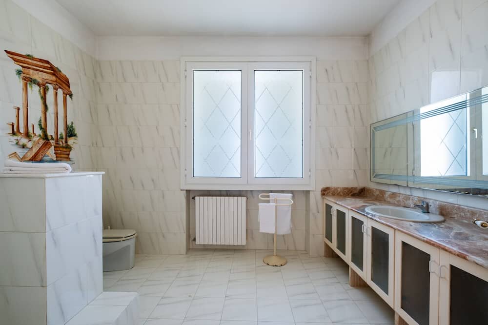 Photo of Bathroom in Punta Prosciutto
