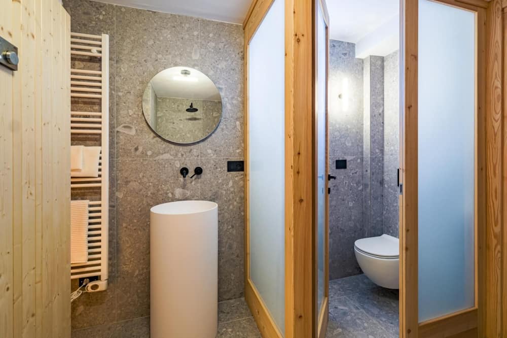 Photo of Bathroom in Menarola