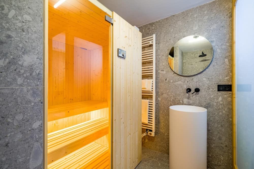 Photo of Bathroom in Menarola