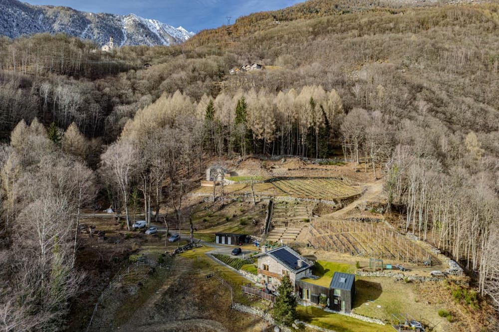 Photo of Outdoor in Menarola