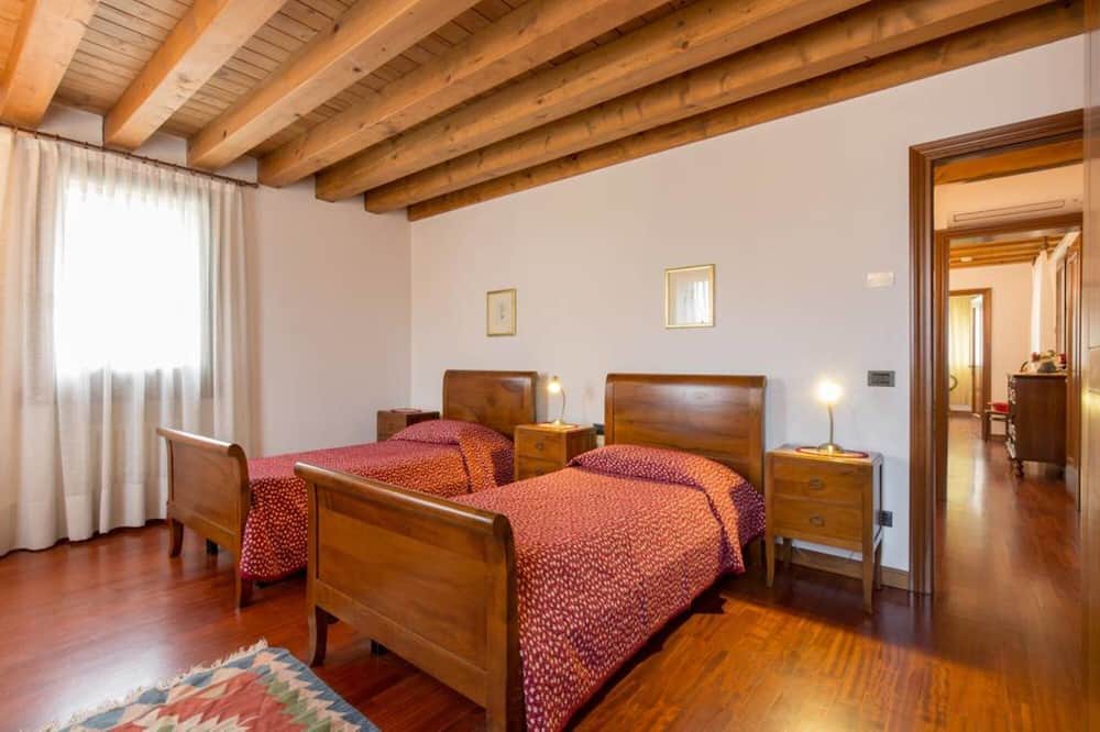 Photo of Bedroom in Castegnero